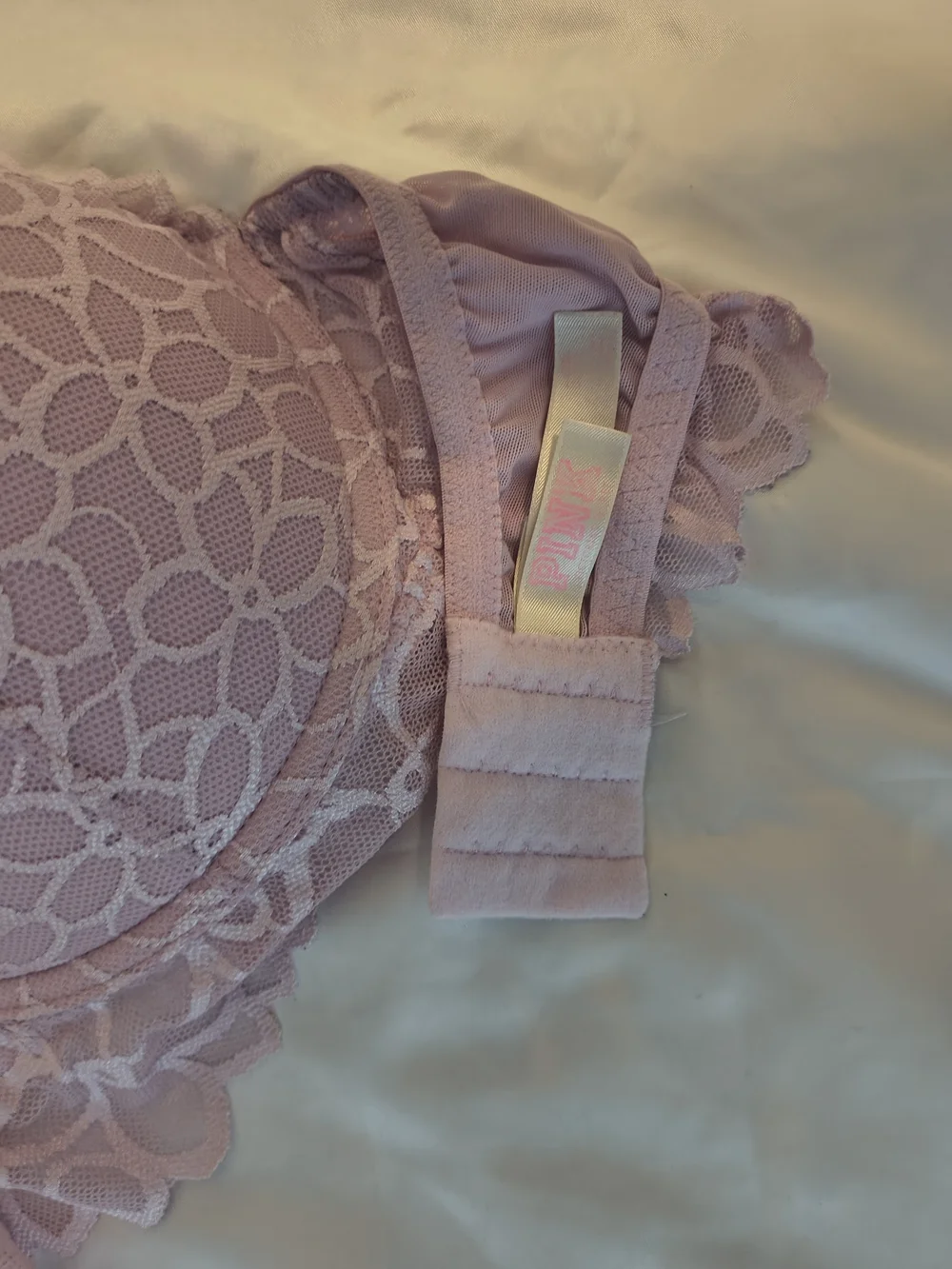 Pink VS Women's Lace Underwire Bralette in Dusty Pink